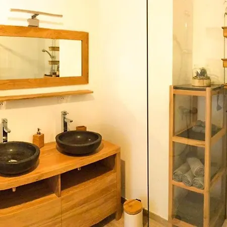 Superbe Exterieur, 2 Chambres, Parking * La Rochelle (Charente-Maritime)
